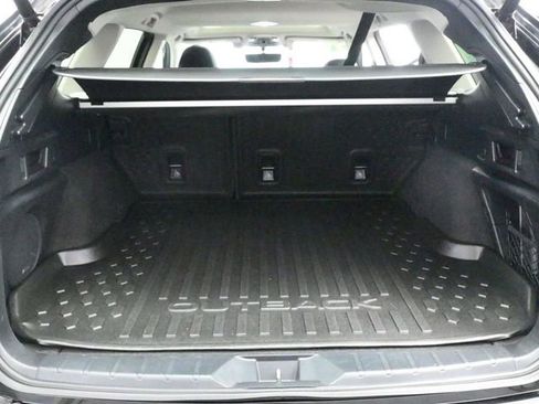 Used 2021 Subaru Outback Limited image 11