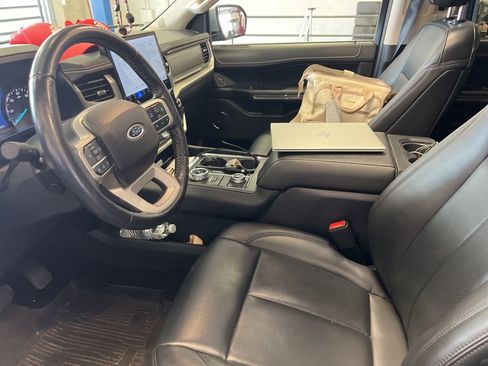 Certified 2023 Ford Expedition Max XLT image 5