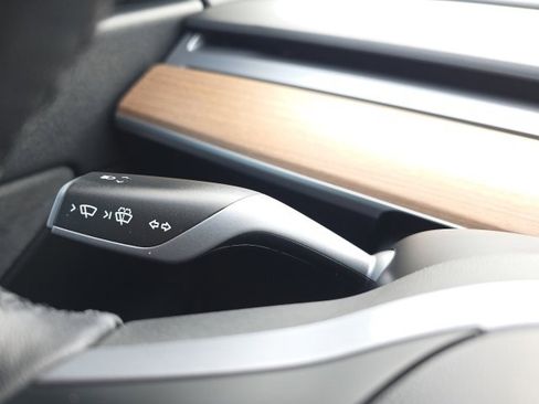 Used 2021 Tesla Model Y Performance image 12