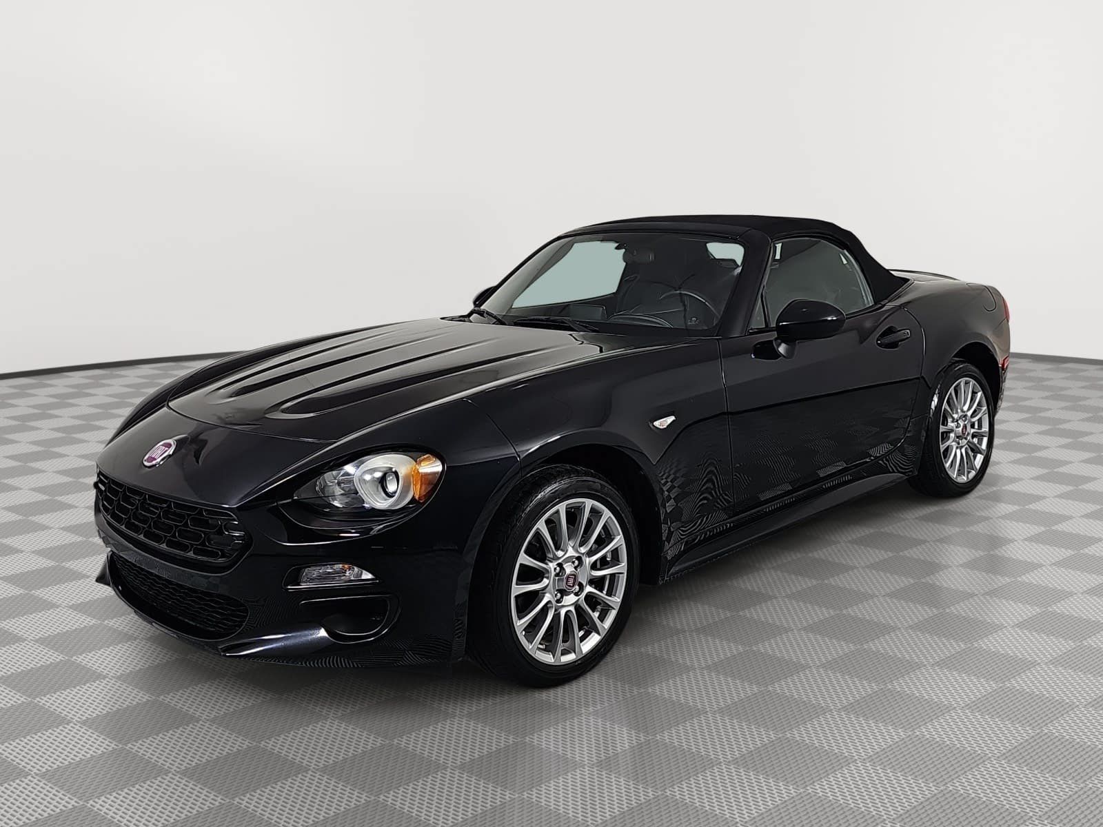 Used 2018 FIAT 124 Spider Classica w/ Technology & Siriusxm Group RWD image 4
