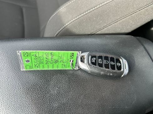 Used 2022 Hyundai Elantra SEL image 27