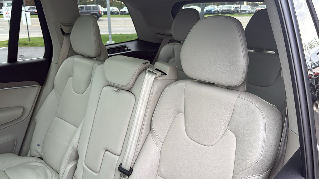Certified 2024 Volvo XC90 T8 Plus AWD/4WD image 26