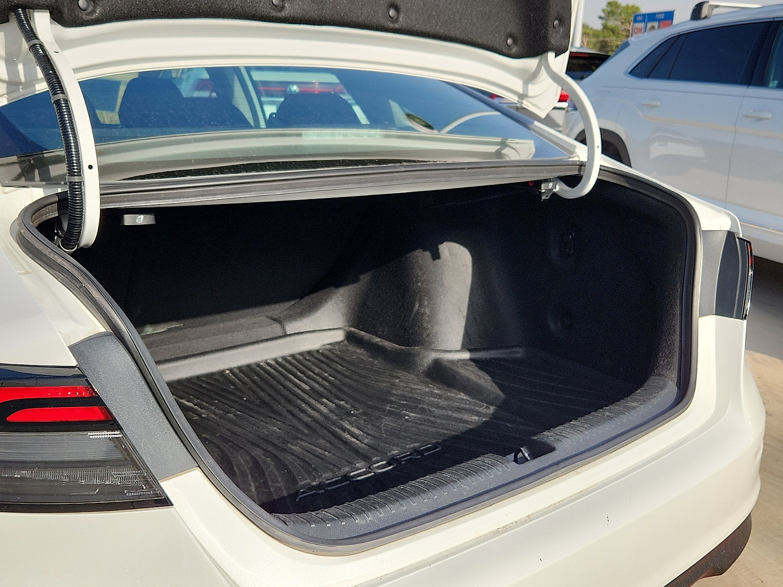 Used 2024 Honda Accord EX image 9