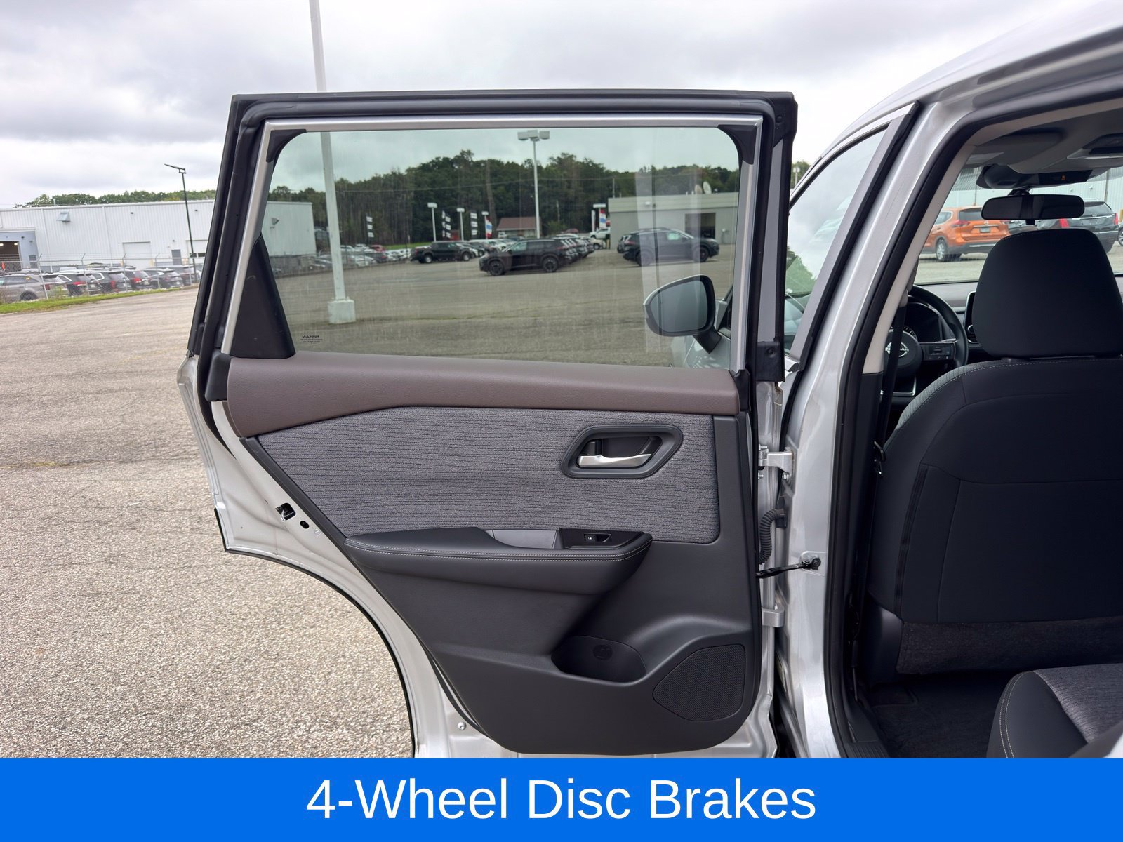 Used 2023 Nissan Rogue SV AWD/4WD image 24