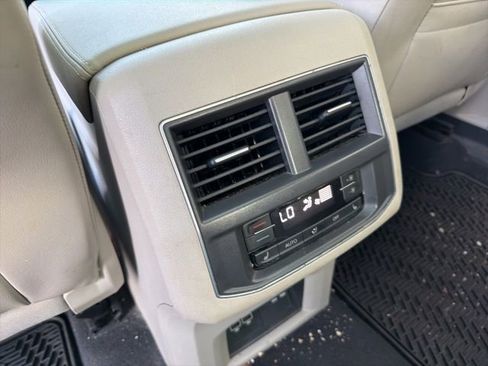 Used 2019 Volkswagen Atlas SEL Premium AWD/4WD image 18