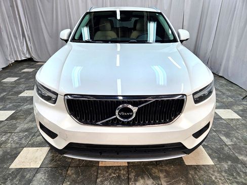 Used 2022 Volvo XC40 T5 Momentum image 3