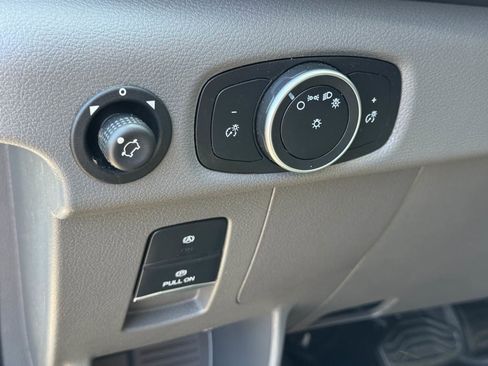 Used 2023 Ford E-Transit Medium Roof image 25