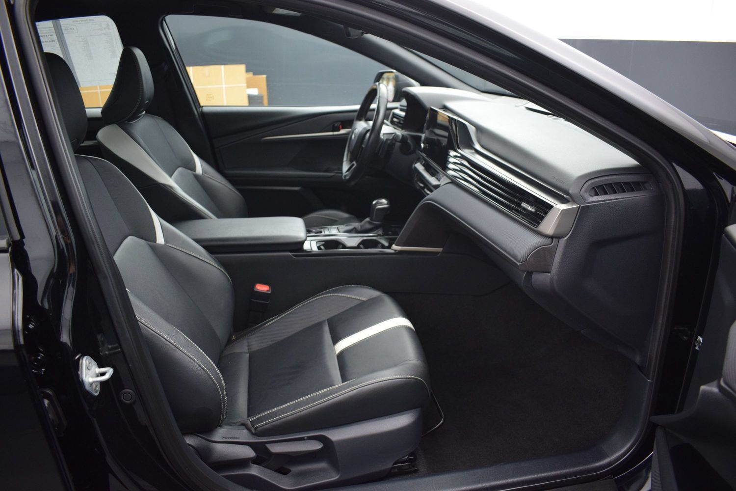 Used 2025 Toyota Camry SE FWD image 10