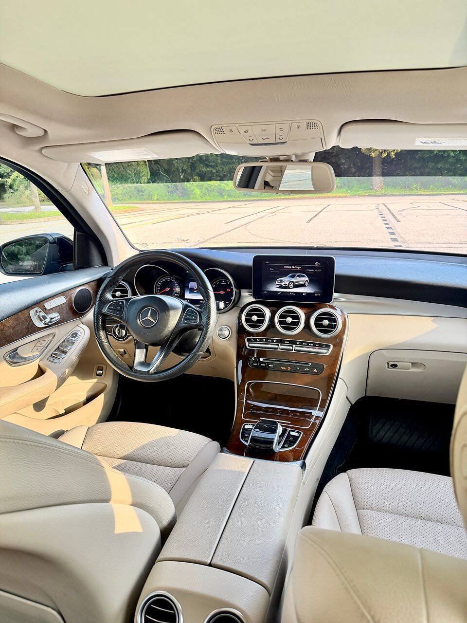 Used 2016 Mercedes-Benz GLC 300 4MATIC w/ Multimedia Package image 18