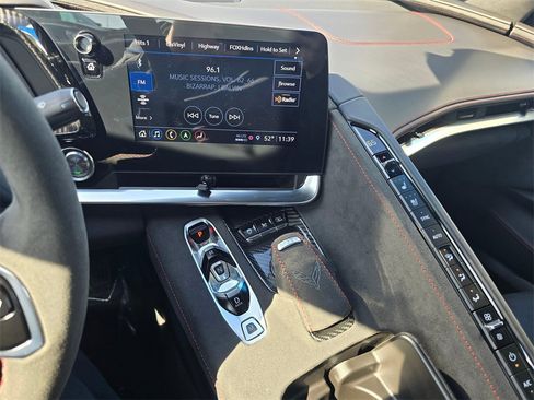 Used 2023 Chevrolet Corvette Stingray Premium Conv w/ Z51 Performance Package image 27