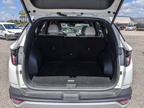 Used 2025 Hyundai Tucson Limited FWD image 13
