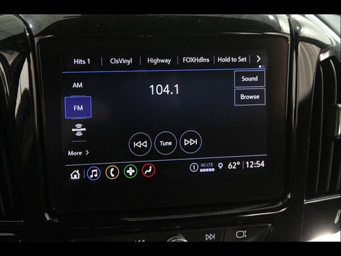 Used 2023 Chevrolet Traverse LT image 11