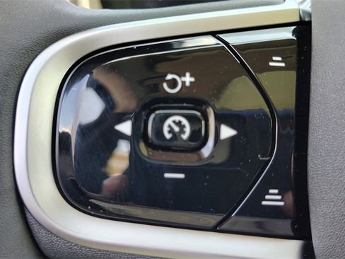 New 2026 Volvo XC90 B6 Plus w/ Protection Package Premier image 17