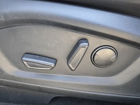 Used 2022 Ford Explorer XLT w/ Equipment Group 202A image 18