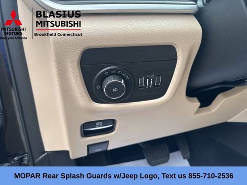 Used 2023 Jeep Grand Cherokee L Limited w/ Black Appearance Package AWD/4WD image 24