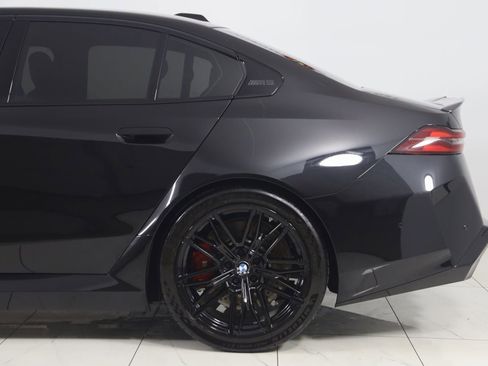 Used 2025 BMW M5 w/ Executive Package image 41