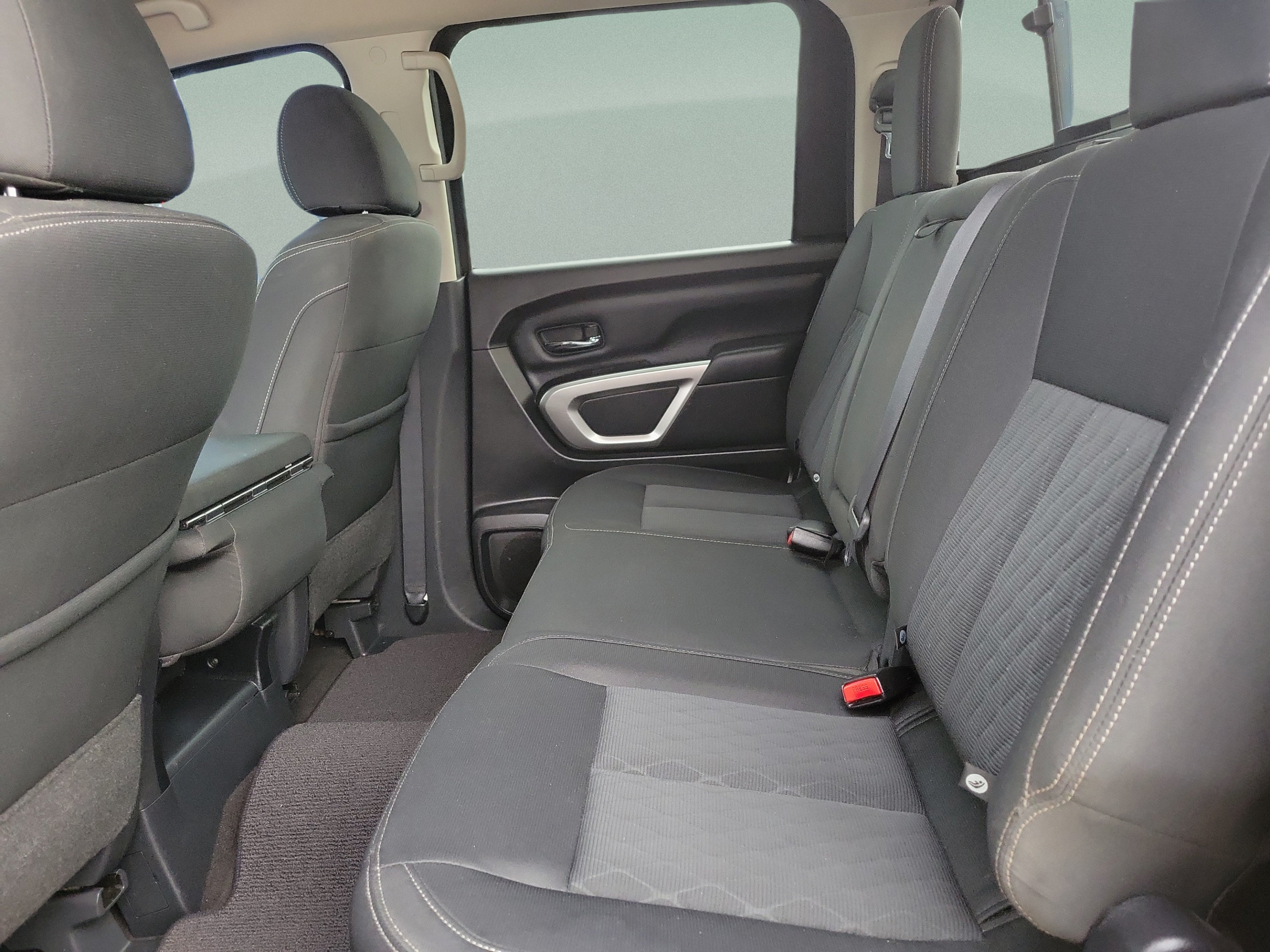 Used 2017 Nissan Titan SV RWD image 12