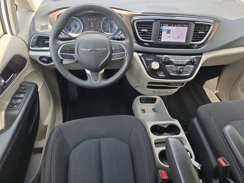 Used 2023 Chrysler Voyager LX FWD image 13