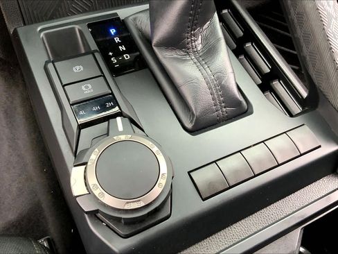 Used 2025 Toyota Tacoma SR image 32