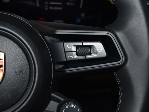 Certified 2025 Porsche Macan Electric image 12