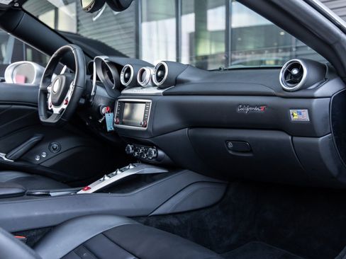 Used 2015 Ferrari California T image 42