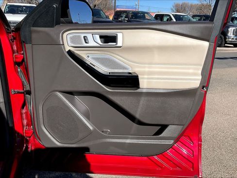Used 2023 Ford Explorer Platinum w/ Technology Package image 21
