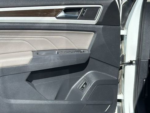 Used 2021 Volkswagen Atlas SE image 23