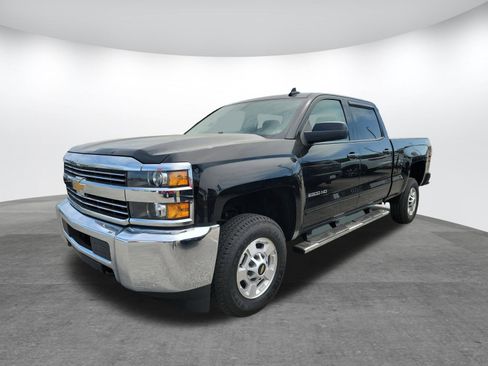 Used 2017 Chevrolet Silverado 2500 LT AWD/4WD image 3