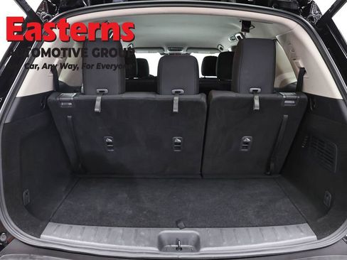 Used 2025 Nissan Pathfinder SV FWD image 9