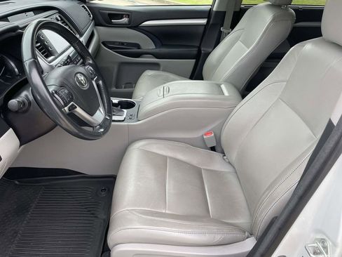 Used 2017 Toyota Highlander XLE FWD image 13