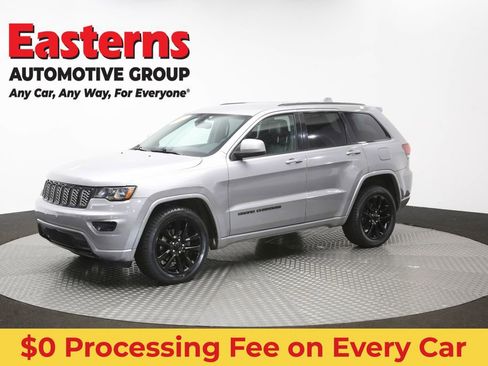 Used 2017 Jeep Grand Cherokee Laredo AWD/4WD image 56
