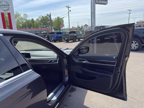 Used 2022 BMW 740i xDrive w/ Premium Package image 16