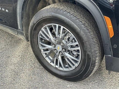 Used 2025 Chevrolet Traverse LT w/ Enhanced Driving Package image 7