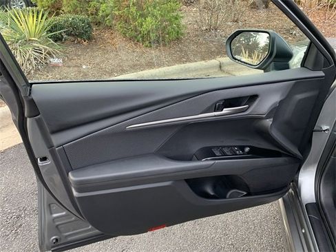 Used 2025 Toyota Camry SE image 17