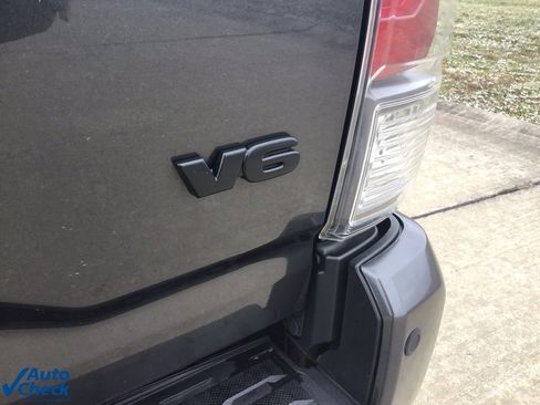 Used 2021 Toyota Tacoma TRD Sport w/ Technology Package image 40