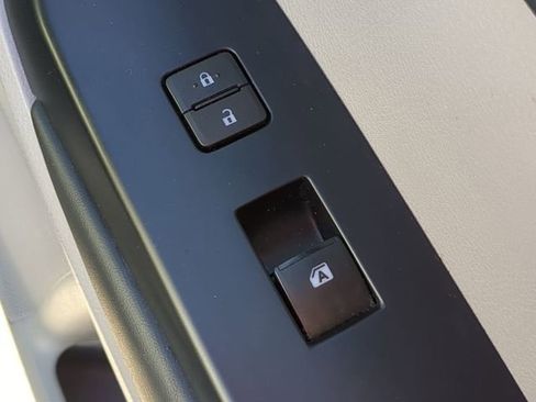 Used 2019 Toyota Highlander XLE image 39