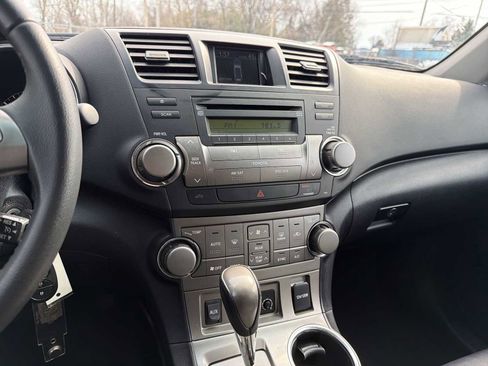 Used 2010 Toyota Highlander SE image 27