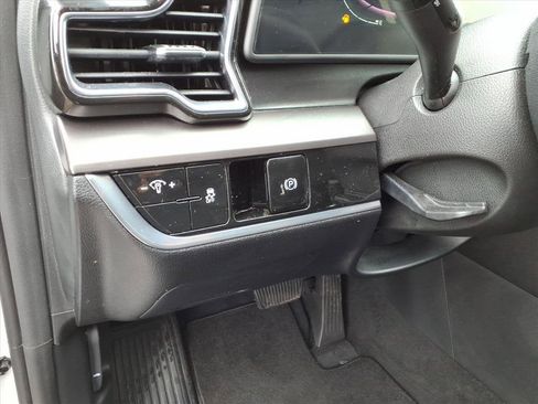 Used 2023 Kia Sportage EX image 11