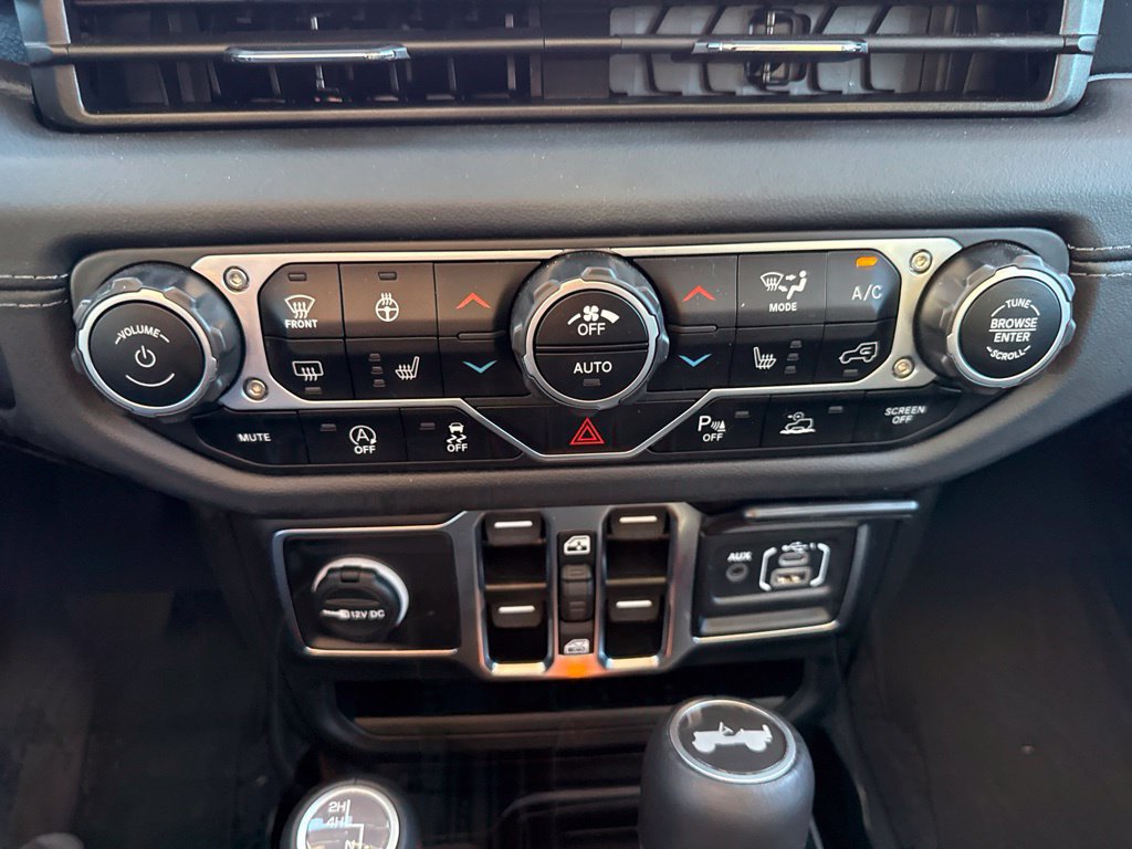 Used 2024 Jeep Wrangler Unlimited Sahara w/ Safety Group AWD/4WD image 31
