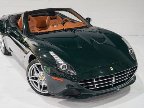 Used 2016 Ferrari California T RWD image 28