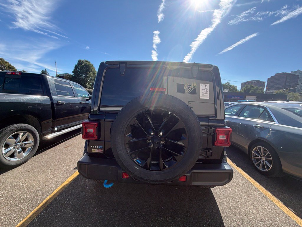 Used 2023 Jeep Wrangler Unlimited Sahara w/ Cold Weather Group AWD/4WD image 7