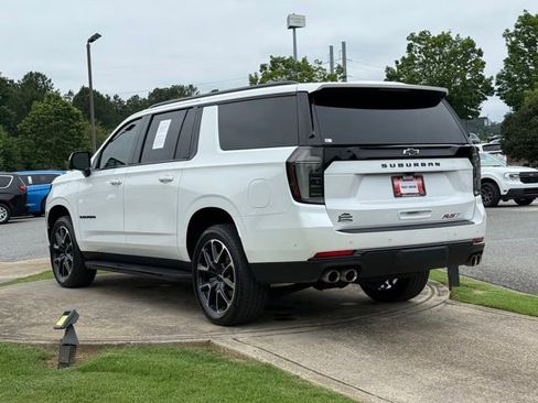 Used 2025 Chevrolet Suburban RST w/ Comfort Package RWD image 5