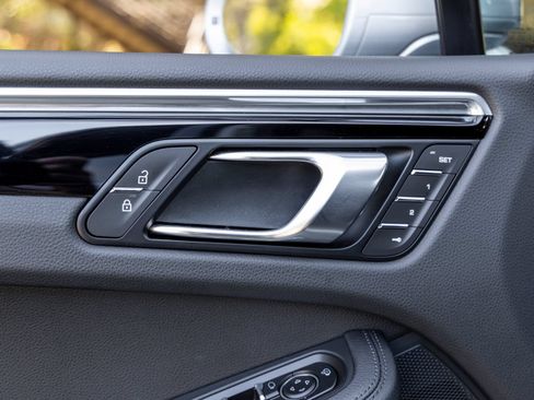 Certified 2026 Porsche Macan AWD/4WD image 26