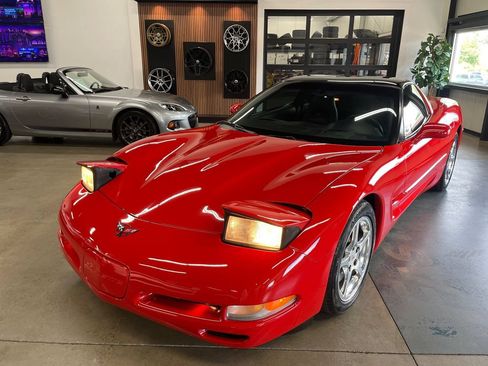 Used 2001 Chevrolet Corvette Coupe w/ Preferred Equipment Group2 RWD image 3