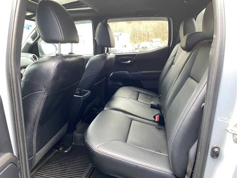 Used 2019 Toyota Tacoma TRD Off-Road image 9