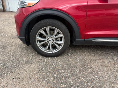 Used 2023 Ford Explorer Limited image 2