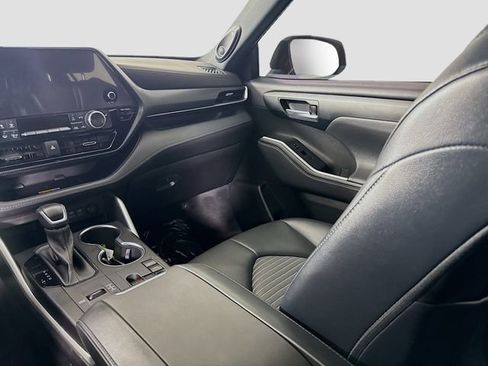 Used 2023 Toyota Highlander XSE FWD image 23