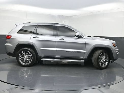 Used 2021 Jeep Grand Cherokee Limited w/ Luxury Group II AWD/4WD image 2