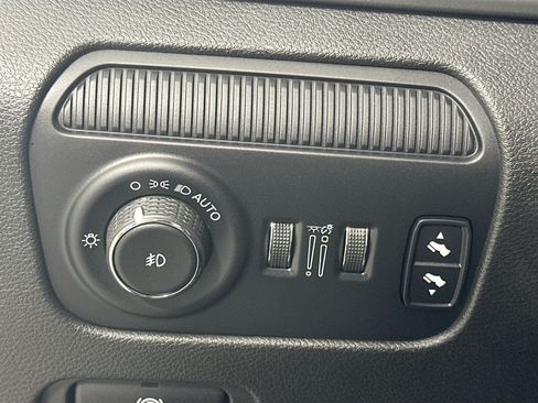 Used 2022 Jeep Wagoneer Series III RWD image 10