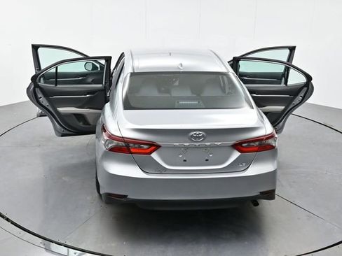 Used 2022 Toyota Camry LE image 39